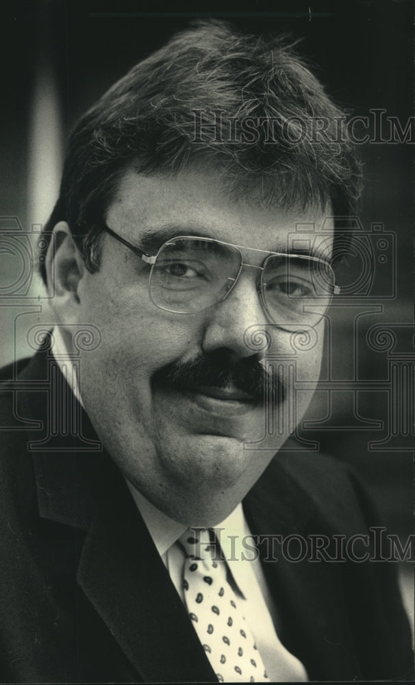 1986, David Schulz running for Milwaukee county executive office - Historic Images