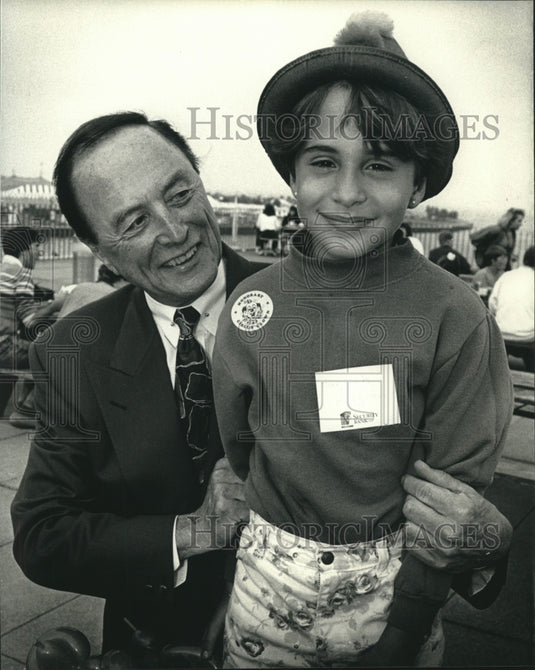 1992 Press Photo Hannah Roth meets her benefactor William Schuette, Wisconsin - Historic Images