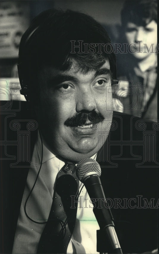 1988, David Schulz on early morning radio, Milwaukee - mjc20695 - Historic Images