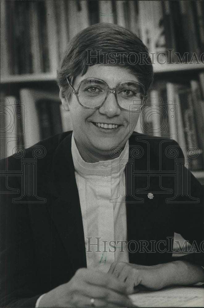 1983 Press Photo Sister Judeen Schulte, Alverno College, Milwaukee - mjc20705 - Historic Images