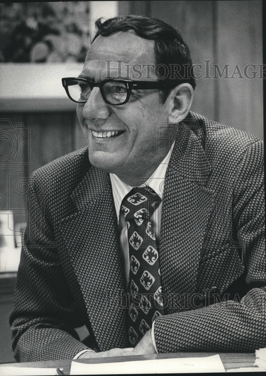 1972 Press Photo Milwaukee School System Official - mjc20709 - Historic Images