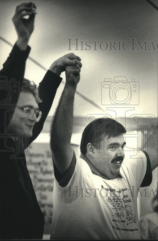 1988, David Schultz a inauguration &amp; Mayor John Norquist, Milwaukee - Historic Images