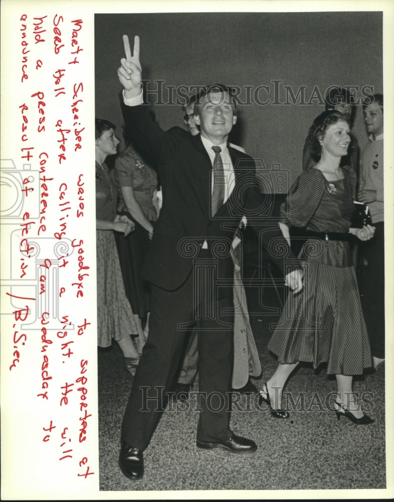 1982 Martin Schreiber waves goodbye at Wisconsin Governor Primary - Historic Images