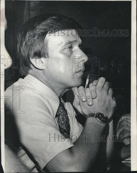 1977 Press Photo Martin J. Schreiber first day in office as governor, Wisconsin. - Historic Images