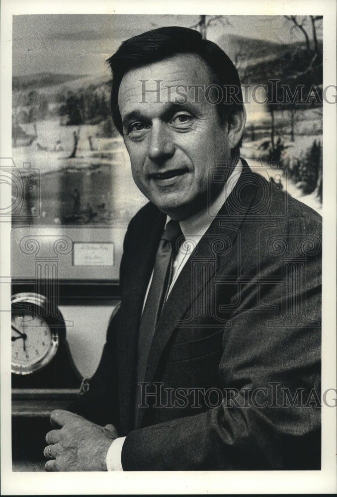 1992 Press Photo Martin Schreiber, Former acting governor, Wisconsin, in office - Historic Images