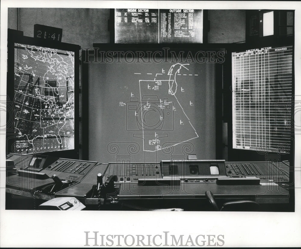 1963 Press Photo Truax Air Force Base, Madison, Wisconsin Control Center - Historic Images
