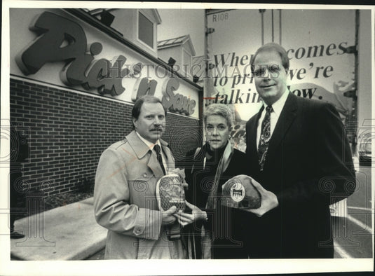 1991 Executives hold donated Hormel product in front of Pick 'N Save - Historic Images
