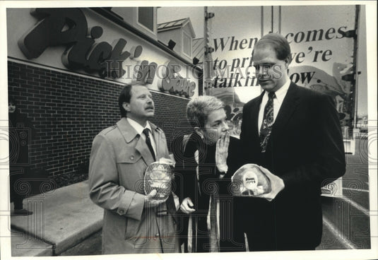 1992, Executives in front of Pick 'n save, Hormel gifts, hams, turkey - Historic Images