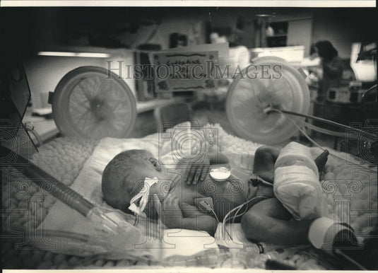 1992 Press Photo Catherine Jo Seibel, quintuplet at St. Joseph's Hospital - Historic Images