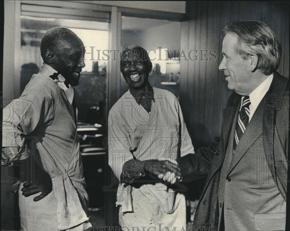 1976 Senator Henry Jackson talks with shoeshine men, Wisconsin - Historic Images