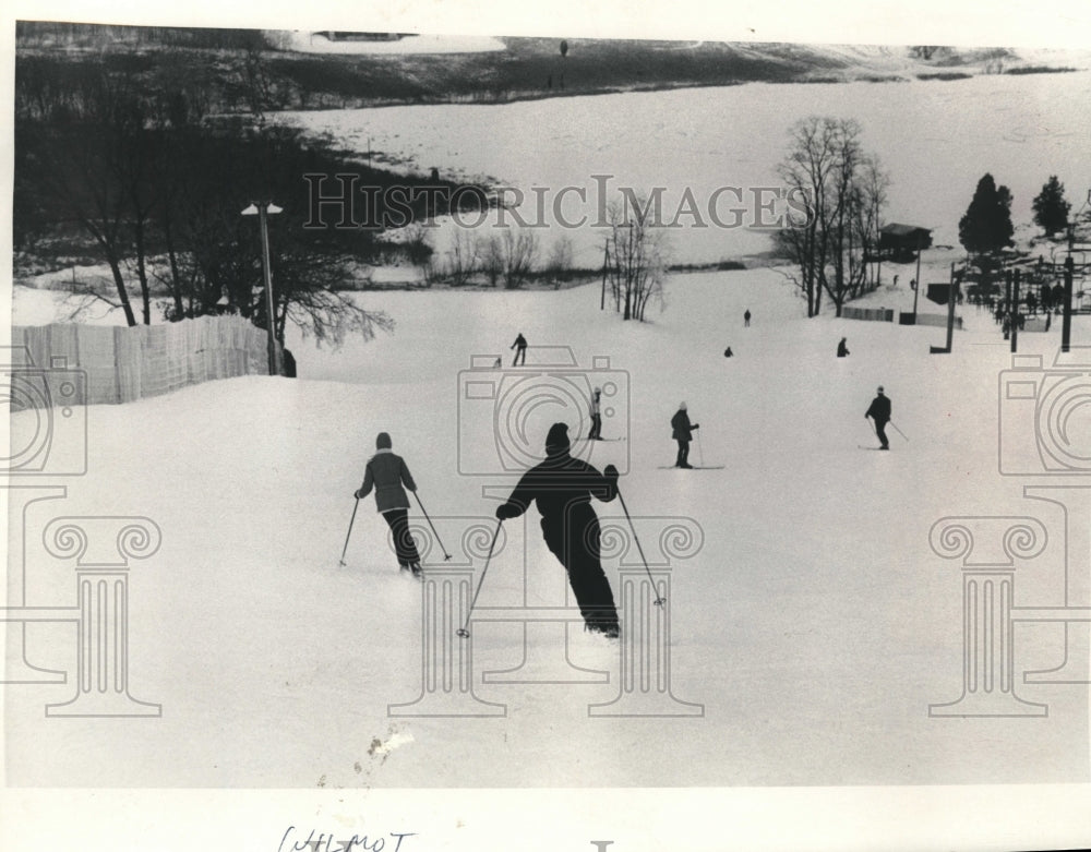 1973 Press Photo Skiers at Wilmont Mountain, Wisconsin-Illinois border - Historic Images