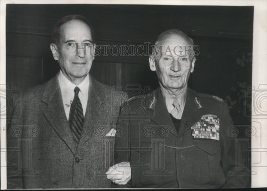 1954, General Douglas MacArthur & Bernard Montgomery - mjc21000 - Historic Images