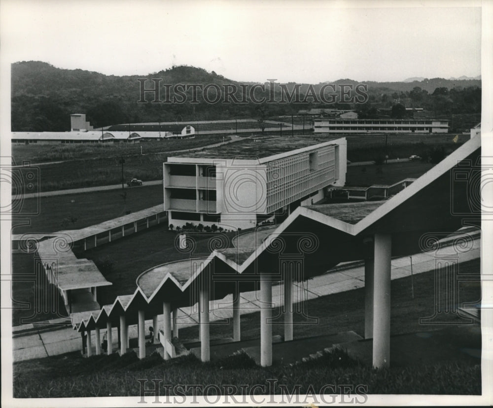 1956 Press Photo University of Panama&#39;s modern buildings, Panama - mjc21032 - Historic Images