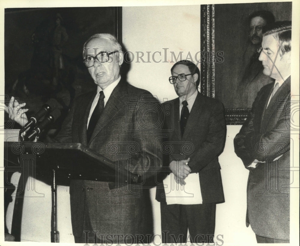 1980 Press Photo William Norris of Control Data Corp. at a conference, Minnesota - Historic Images