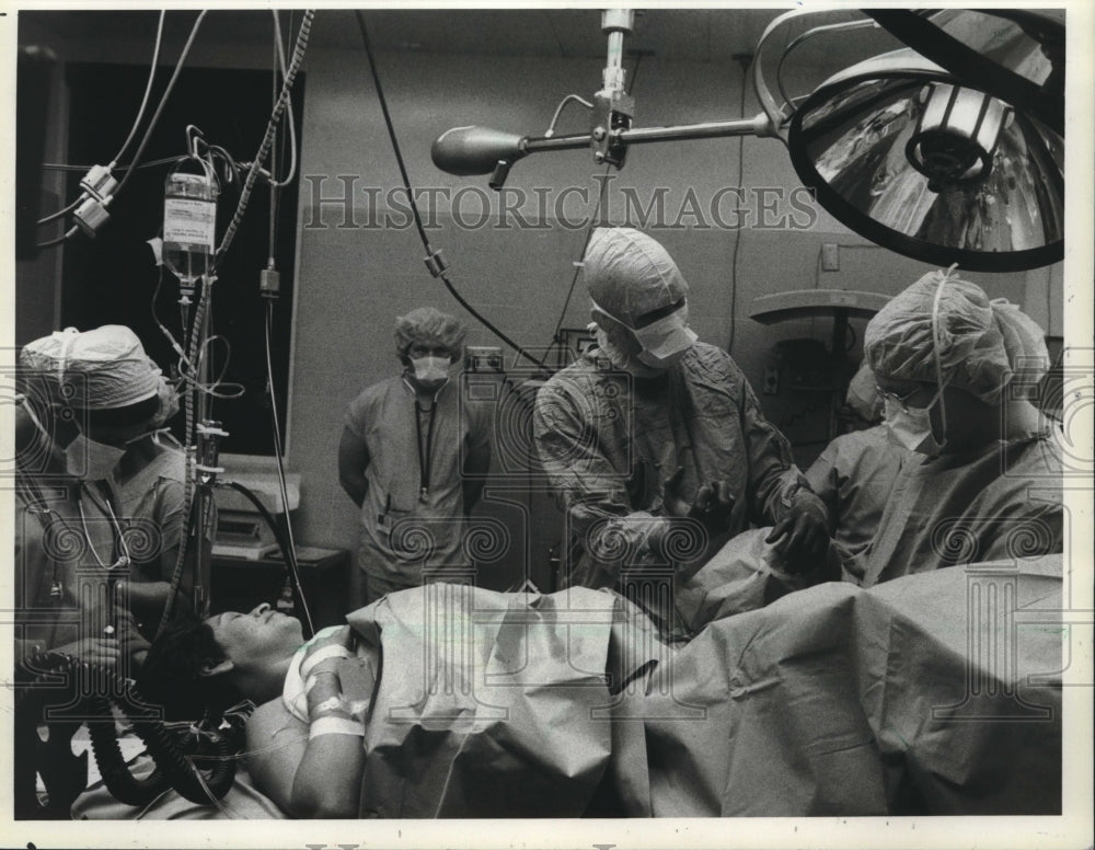 1978 Press Photo Hospital personnel prepare for surgery, NBC TV series Lifeline - Historic Images