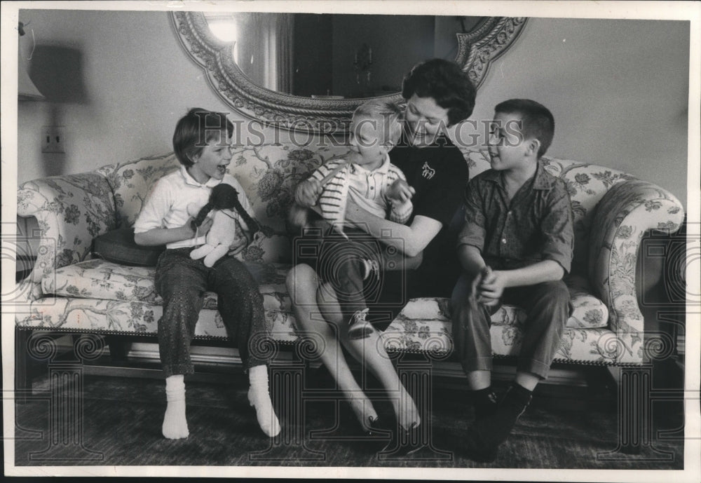 1962, Carrie Lee Nelson wife, kids of Gaylord Nelson Senator, WI. - Historic Images