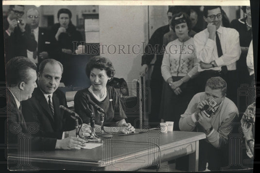 1962 Press Photo Governor Gaylord Nelson & wife at news conference, Wisconsin - Historic Images