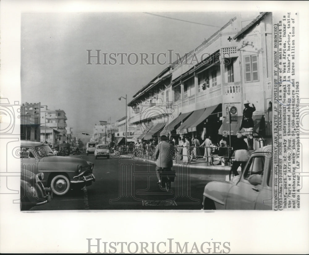 1963 Press Photo Pedestrians, Cars, main street Dakar, Senegal, West Africa - Historic Images