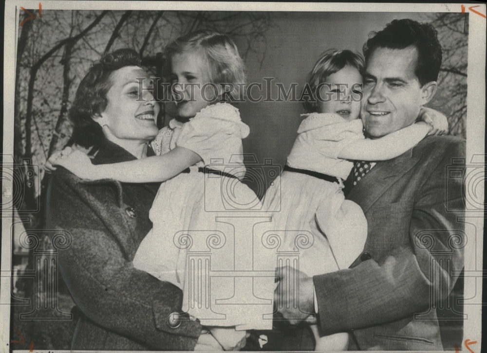 1952 Press Photo Mr. And Mrs. Richard Nixon Hold Daughters in Washington - Historic Images