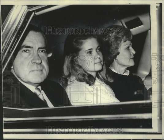 1969 Press Photo President Nixon & Family Leave Hospital after Eisenhower death - Historic Images