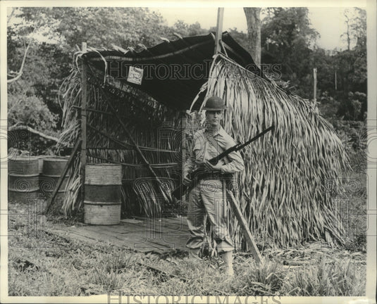 1942 Press Photo Private John Roark Carries Bayonet on Duty in Panama Canal Zone - Historic Images