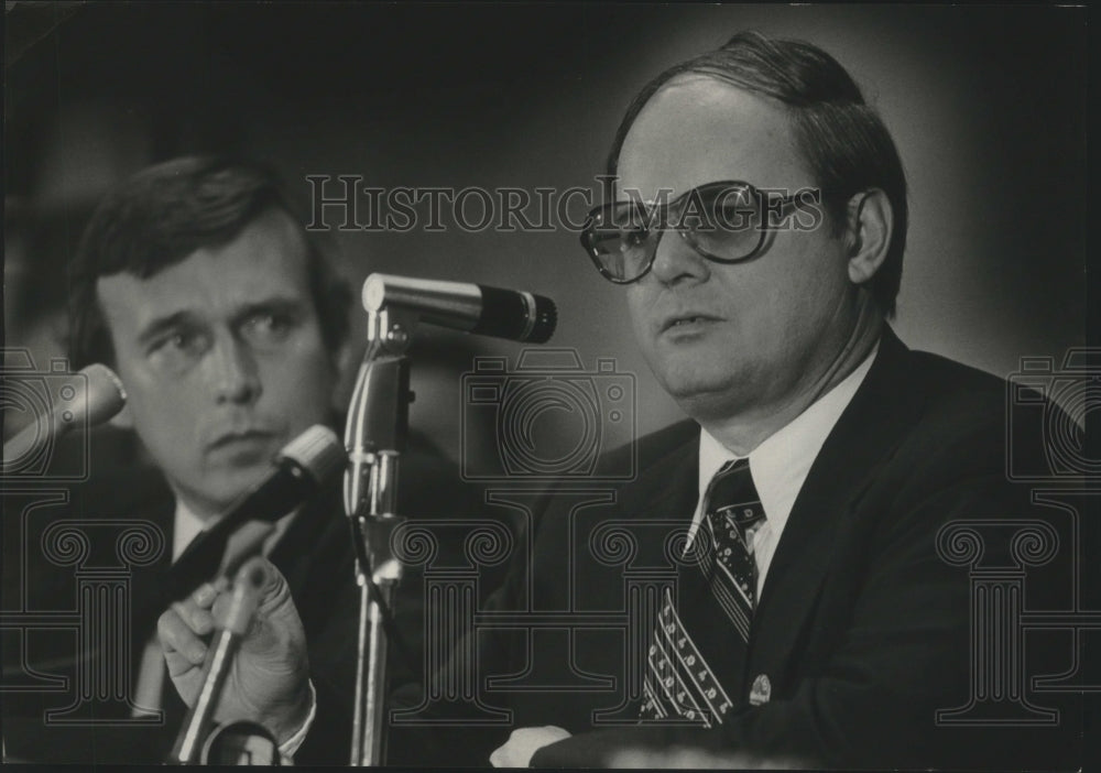 1978, Acting Governor Schreiber and others Bricklayers Hall Milwaukee - Historic Images