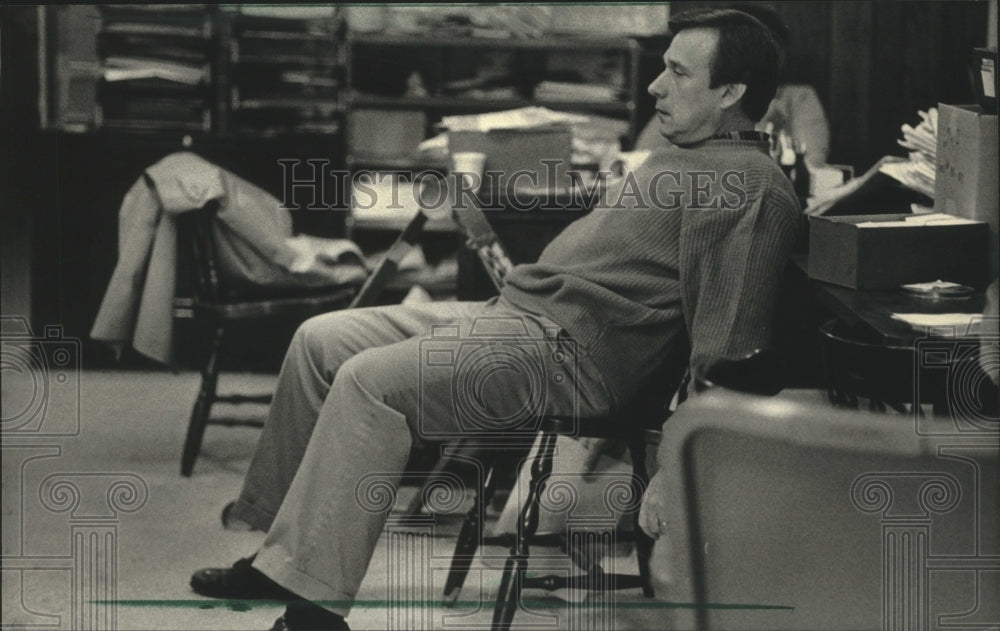 1988, Marin Schreiber Relaxes in Chair At Campaign Headquarters - Historic Images