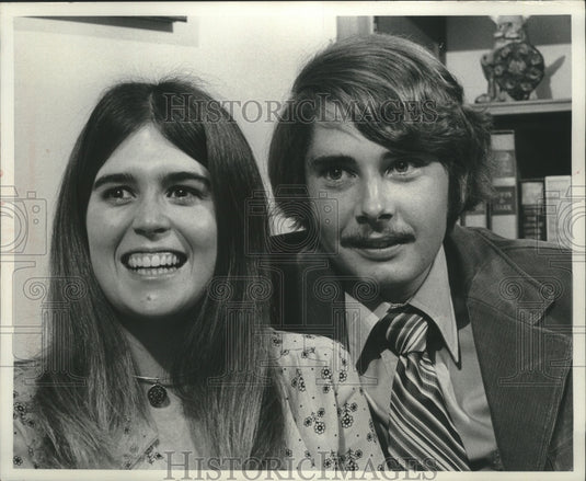 1971 Press Photo Susan Frances Hickey Smiles With Fiance John Rudick, Fox Point - Historic Images