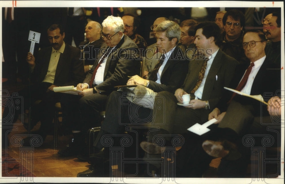 1994, Manoucher Sarbaz bidding against William Schuett Sr. - Historic Images