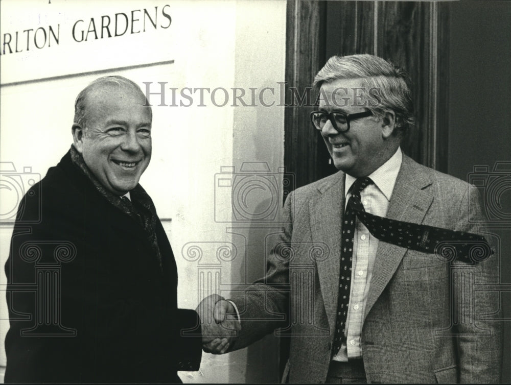 1984, U.S. State Sec. George Shultz greeted by Sir Geoffrey Howe - Historic Images