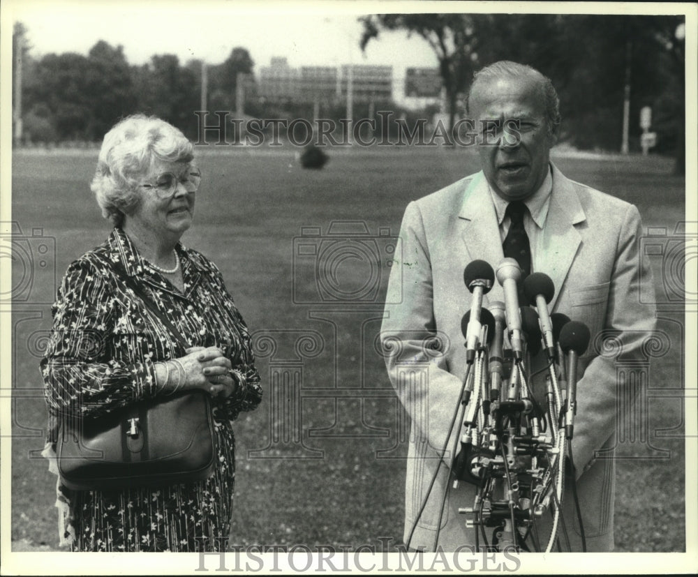 1982 Press Photo State Sec.-designate George Pratt Shultz &amp; his wife, Helena - Historic Images