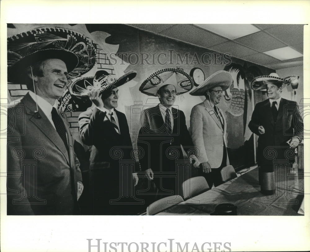 1982 Press Photo Gubernatorial Candidates at La Casa de Esperanza in Waukesha - Historic Images