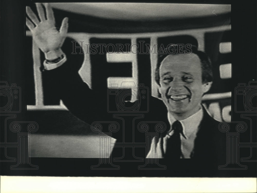 1988 Press Photo Mayoral candidate Martin J. Schreiber television commercial-Historic Images