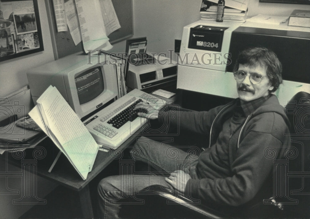 1988, Dave Schreiner managing editor of The Bugle newspaper - Historic Images
