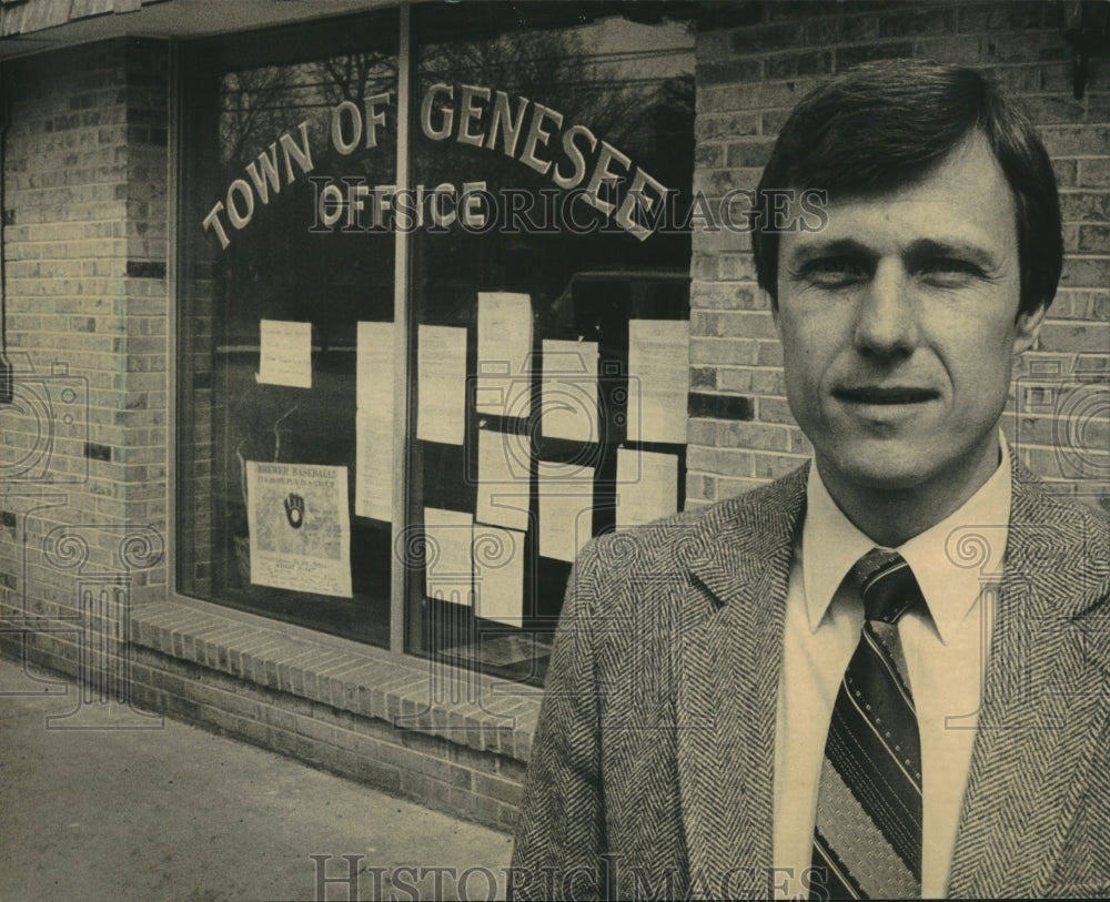 1983, Robert Schreiber, Genesee town chairman, Wisconsin - mjc21388 - Historic Images