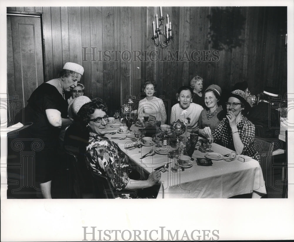 1963 Press Photo Olive Schroeder celebrates 45th anniversary of supervisor job-Historic Images
