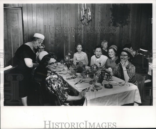 1963 Press Photo Olive Schroeder celebrates 45th anniversary of supervisor job-Historic Images