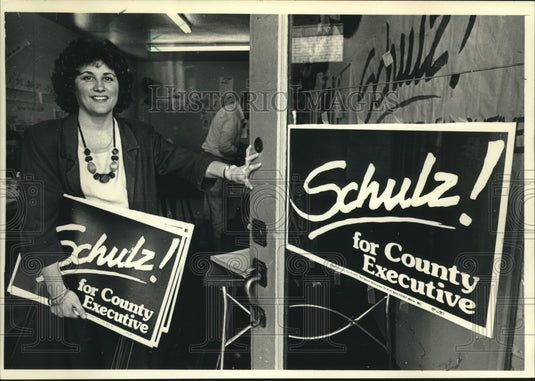 1988 David F. Schulz's wife, JoAnn enjoys her 1st political campaign - Historic Images