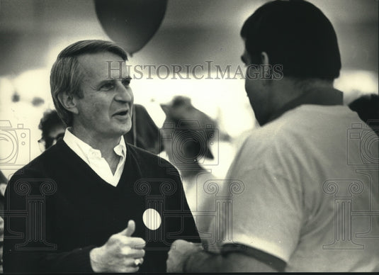 1988, Tony Earl thumbs up to David Schulz at inauguration, Milwaukee. - Historic Images
