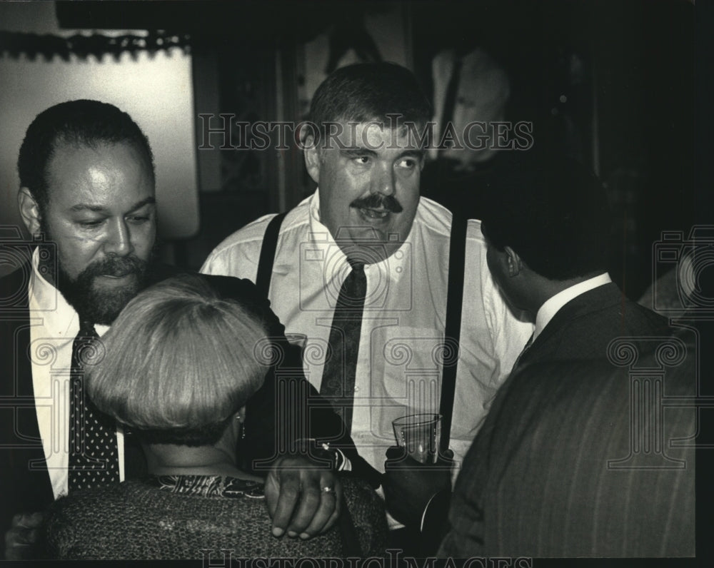 1990, Milwaukee Executive David F. Schulz Talks To Supporters - Historic Images