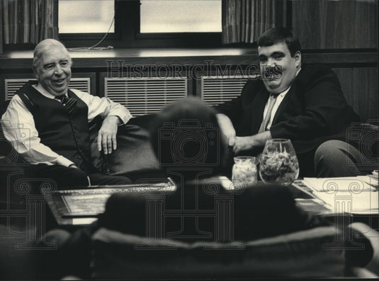1987 O'Donnell Shares Laugh With David Schulz At Milwaukee Meeting - Historic Images
