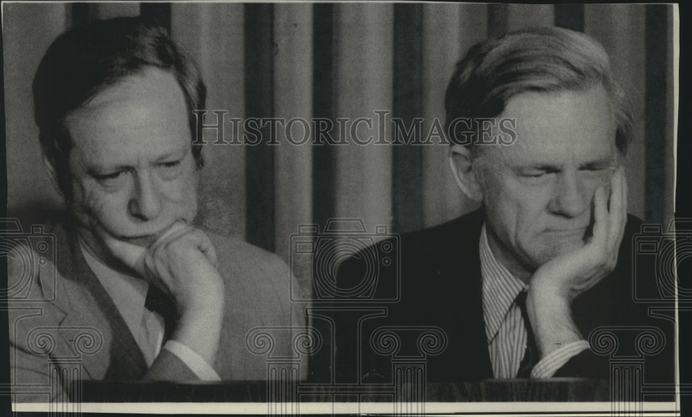 1977, Secretary Michael Blumenthl &amp; Charles Schultz at news briefing - Historic Images