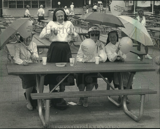 1988 Seniors at the Seniorfest on the Summerfest grounds, Milwaukee - Historic Images