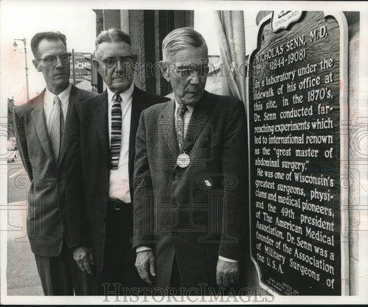 1960, Dedication of plaque to Dr. Nicholas Senn in Milwaukee - Historic Images