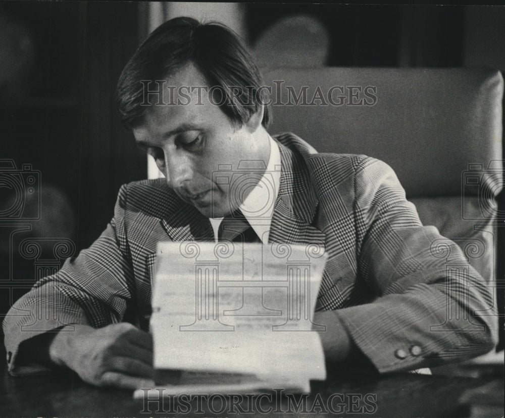 1977, Lt. Governor Of Wisconsin Martin J. Schreiber Signs Documents - Historic Images