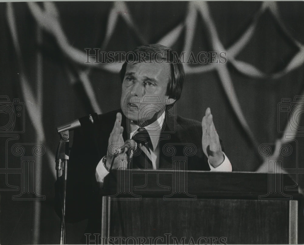 1978, Martin Schreiber Seeks Citizen Input At Debate In Milwaukee - Historic Images