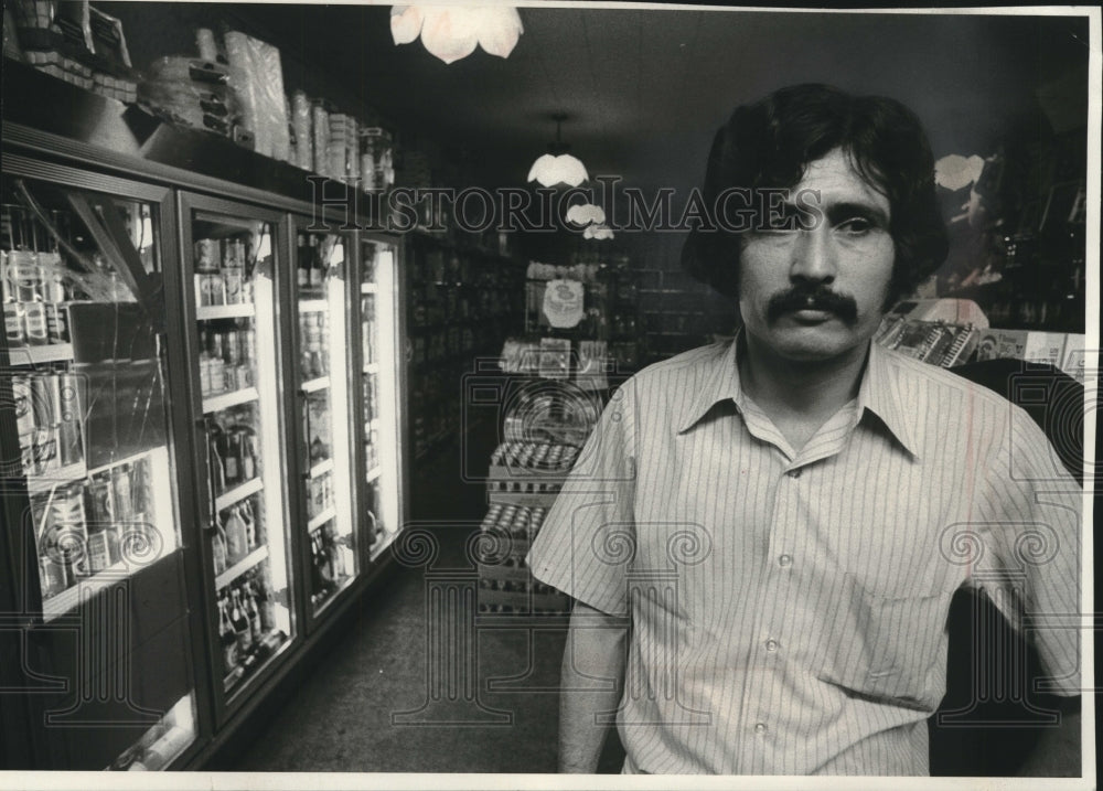 1972 Press Photo New York store owner, Felix Toro, shot and killed a robber - Historic Images