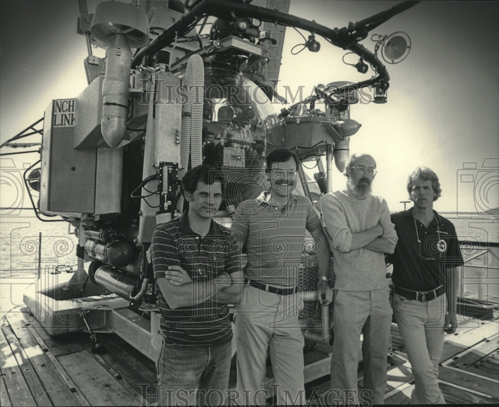 1985 Press Photo Men on the Seward Johnson ship - mjc21568 - Historic Images