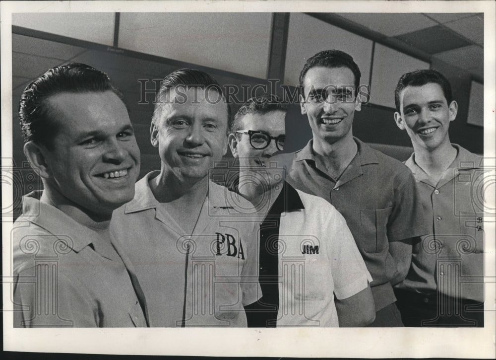 1966 Press Photo Pete Tountas & other bowler finalists at Miller open meet - Historic Images