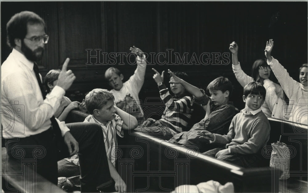 1988 Pupils Raise Hands To Ask Questions Of Judge Charles Schudson - Historic Images